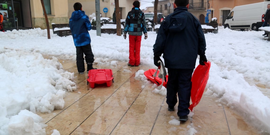 Nevada idíl·lica i amb incidències mínimes a Horta de Sant Joan i Arnes