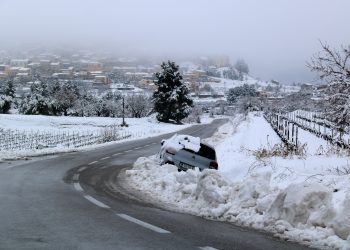 Nevada idíl·lica i amb incidències mínimes a Horta de Sant Joan i Arnes