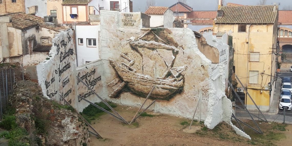Així són els nous murals de Roc Blackblock que repassen la història de Tortosa