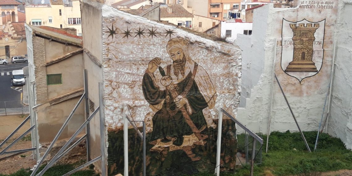 Així són els nous murals de Roc Blackblock que repassen la història de Tortosa