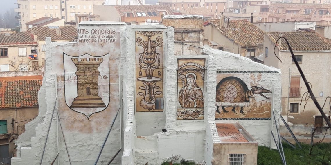 Així són els nous murals de Roc Blackblock que repassen la història de Tortosa
