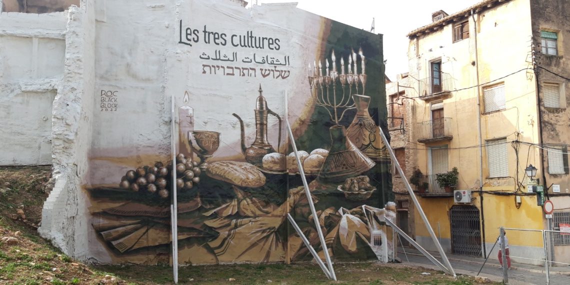 Així són els nous murals de Roc Blackblock que repassen la història de Tortosa