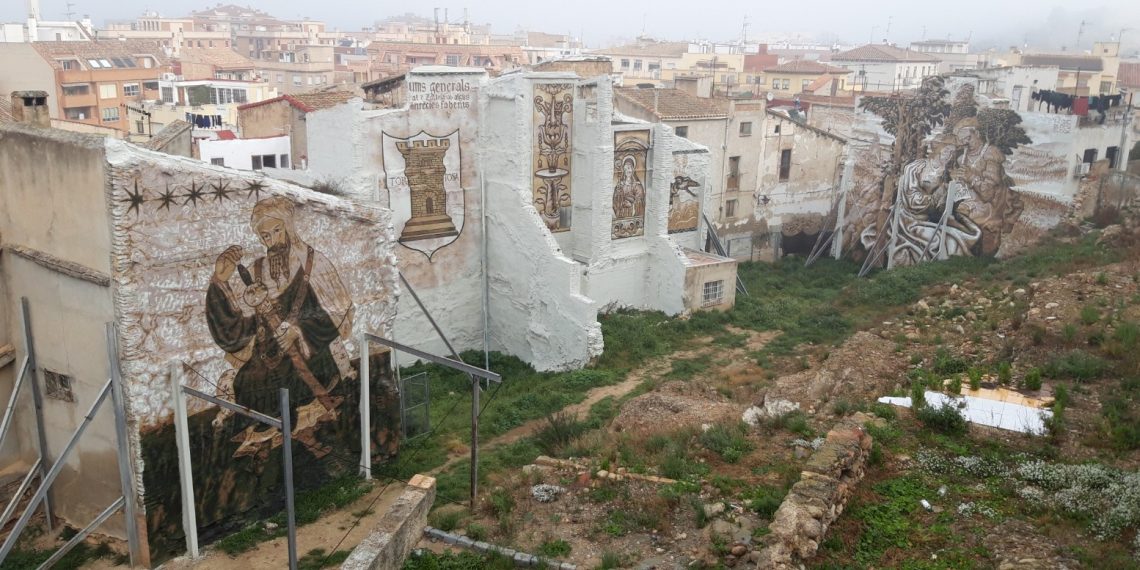 Així són els nous murals de Roc Blackblock que repassen la història de Tortosa