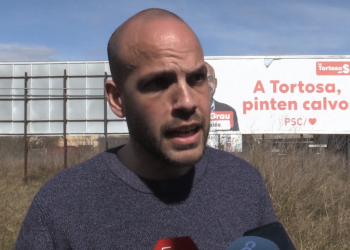 ‘A Tortosa pinten calvos’, la pancarta del PSC per donar a conèixer Víctor Grau