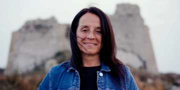 Així sona ‘Som aquí’, el videoclip del primer tema del nou disc de Montse Castellà