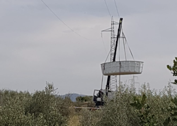 Un accident amb una grua deixa sense llum 80.000 abonats del Baix Ebre i Montsià
