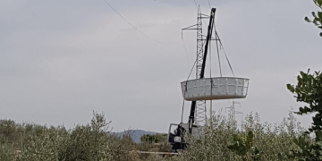 Un accident amb una grua deixa sense llum 80.000 abonats del Baix Ebre i Montsià