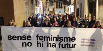 Vaga Feminista aplega mig miler de persones als carrers de Tortosa pel 8-M