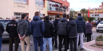 Tristesa i commoció a Camarles, que decreta set dies de dol per la mort dels tres joves