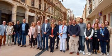 Meritxell Roigé, la primera en presentar els 21 noms de la llista de Junts per Tortosa