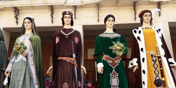 Tortosa ja té les rèpliques de Rufo i Rubí, després de la restauració dels gegants