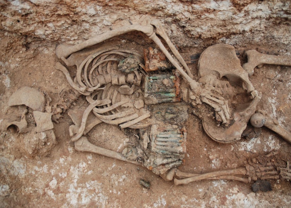 Exhumen d’urgència sis soldats de la Guerra Civil enterrats a la fossa del cementiri de Masdenverge