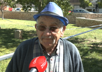 José Querol, l’extreballador de l’Ajuntament de Tortosa que captura eixams d’abelles