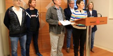 Els grups de Tortosa, excepte Junts i Ciutadans, es comprometen a lluitar per retirar el monument franquista