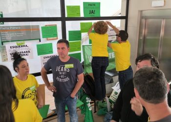 Tancament de protesta del sindicat USTEC als serveis d’Educació a les Terres de l’Ebre