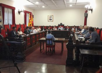 El govern de Tortosa i Roigé xoquen al ple del cartipàs per les retribucions i dedicacions