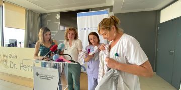 Capetes per al dol perinatal de Libèl·lules dels Estels per a l’hospital de Tortosa