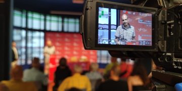 Els periodistes ebrencs atorguen el Micro Obert al GEPEC, i el Micro Tancat, a l’antic servei de premsa de Tortosa