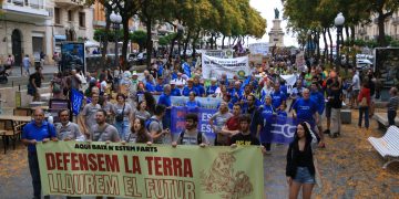 Clam multitudinari a Tarragona per demanar la paralització del Hard Rock