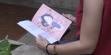 La falduda Nuria Bosch publica ‘Les flors de la Nura’, un conte sobre els abusos a infants