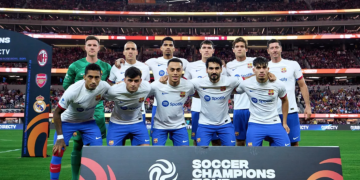 Oriol Romeu debuta amb la samarreta (blanca) del Barça, contra l’Arsenal