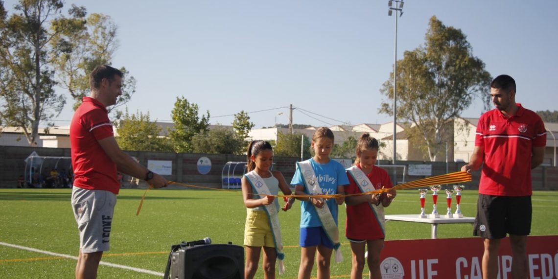 Així va ser la inauguració del nou camp de gespa artificial de Campredó