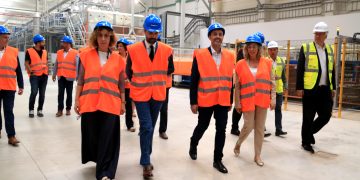 Kronospan signa el compromís per ampliar la planta de Tortosa i invertir-hi 150 milions més