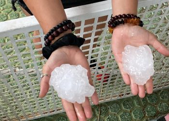 Una forta pedregada causa danys a vehicles i habitatges a la Sénia