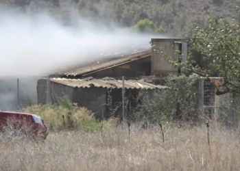 L’incendi d’una granja a Vinebre posa al descobert una plantació de marihuana