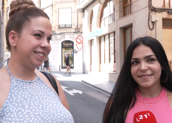 #VÍDEO El polèmic petó de Rubiales també genera debat als carrers de Tortosa
