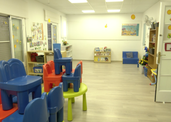 El govern de Tortosa vol reubicar les 12 famílies afectades pel tancament de la llar d’infants de Creu Roja