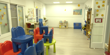 El govern de Tortosa vol reubicar les 12 famílies afectades pel tancament de la llar d’infants de Creu Roja