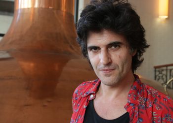 Xarim Aresté: ‘Fer un disc té a veure amb llançar-se a un buit i quan més gran és el buit, més grates les sorpreses’