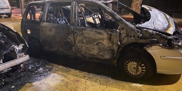 Els Mossos detenen un jove de 25 anys per l’incendi de quatre vehicles a Jesús