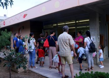 Nervis, il·lusió i piquets de vaga en el primer dia d’escola a les Terres de l’Ebre