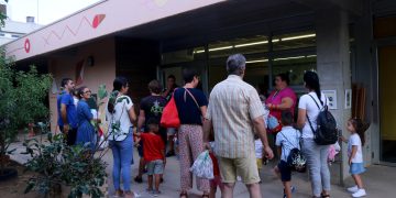 Nervis, il·lusió i piquets de vaga en el primer dia d’escola a les Terres de l’Ebre
