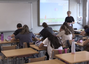 Alguns instituts de Tortosa i Deltebre ja prohibeixen l’entrada dels mòbils a les aules