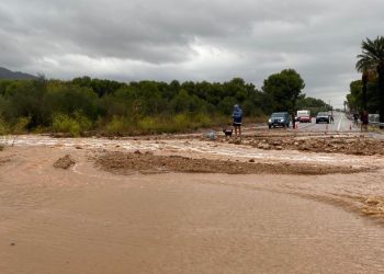 El temporal ja deixa més de 200 litres al Montsià i obliga a tallar l’N-340 i l’AP-7