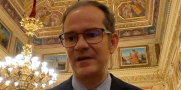 De la Vega (PSC) constata el fracàs de Feijóo perquè el PP només pot entendre’s amb Vox