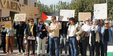 Així va ser la concentració de Tortosa per demanar el final dels atacs contra Gaza