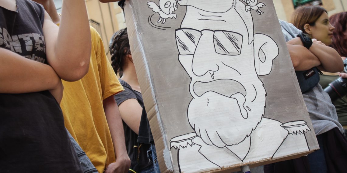 Quan un vaixell s’enfonsa el capità és l’últim a abandonar, però tu te’n vas anar el primer