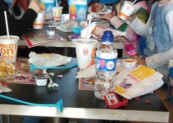 Cornuts i pagar el plàstic