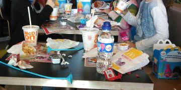 Cornuts i pagar el plàstic