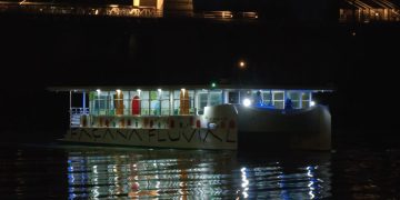 Les imatges exclusives de l’esperada arribada del vaixell elèctric a Amposta