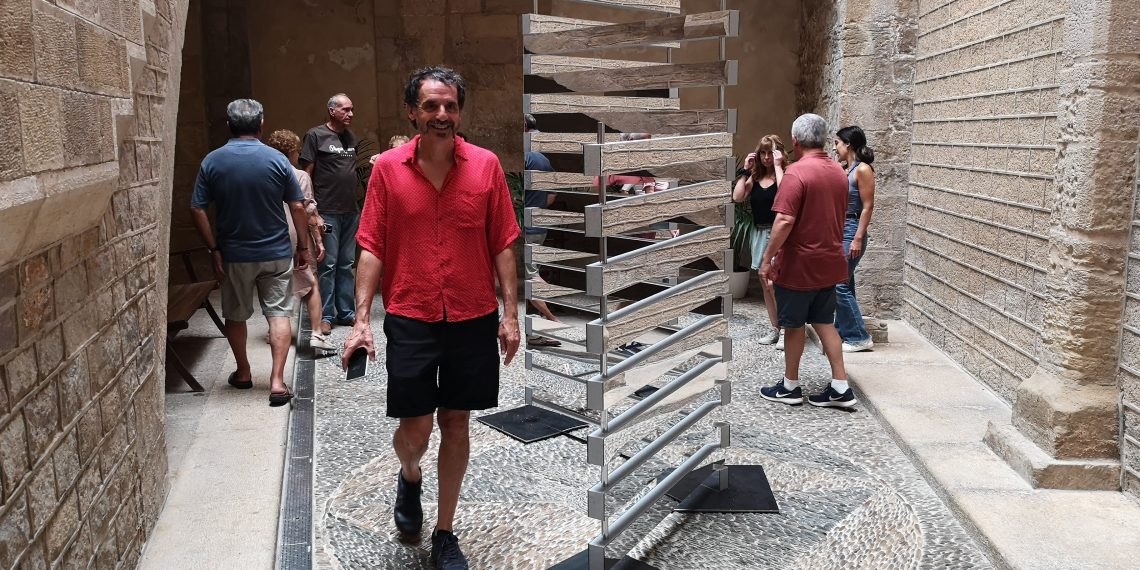 El jurat del festival A Cel Obert premia ‘Trasver’, la instal·lació dels Reials Col·legis