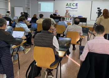 Els empresaris ebrencs aprenen a utilitzar la intel·ligència artificial de ChatGPT