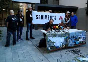Una vintena d’entitats denuncien que la CHE ‘es renta la imatge’ amb la mobilització de sediments de Mequinensa