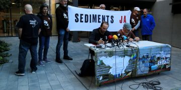 Una vintena d’entitats denuncien que la CHE ‘es renta la imatge’ amb la mobilització de sediments de Mequinensa