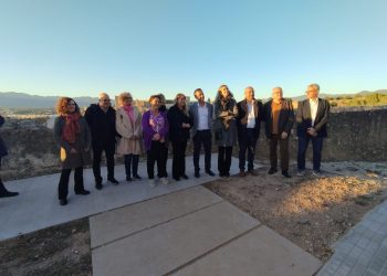 La consellera Garriga inaugura la recuperació de la muralla del Rastre
