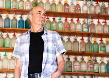 Més d’un centenar de sifons narren l’evolució social ebrenca en una nova exposició del Museu Terres de l’Ebre